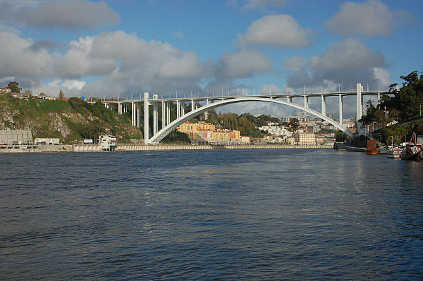 istock Arrábida bridge - Oporto Portugal 172229931