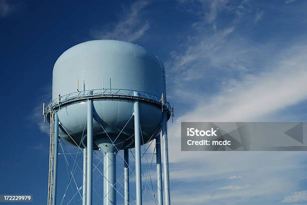 Foto de Blue Water Tower e mais fotos de stock de Torre d'água - Torre d'água, Azul, Antena - Equipamento de telecomunicações