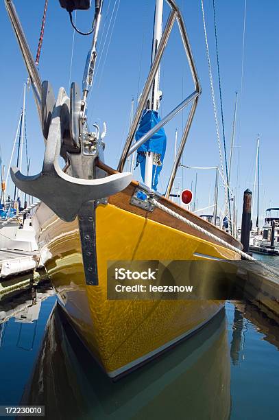 Segelboot Gehen Gelbe Stockfoto und mehr Bilder von Anker - Anker, Anker werfen, Blau