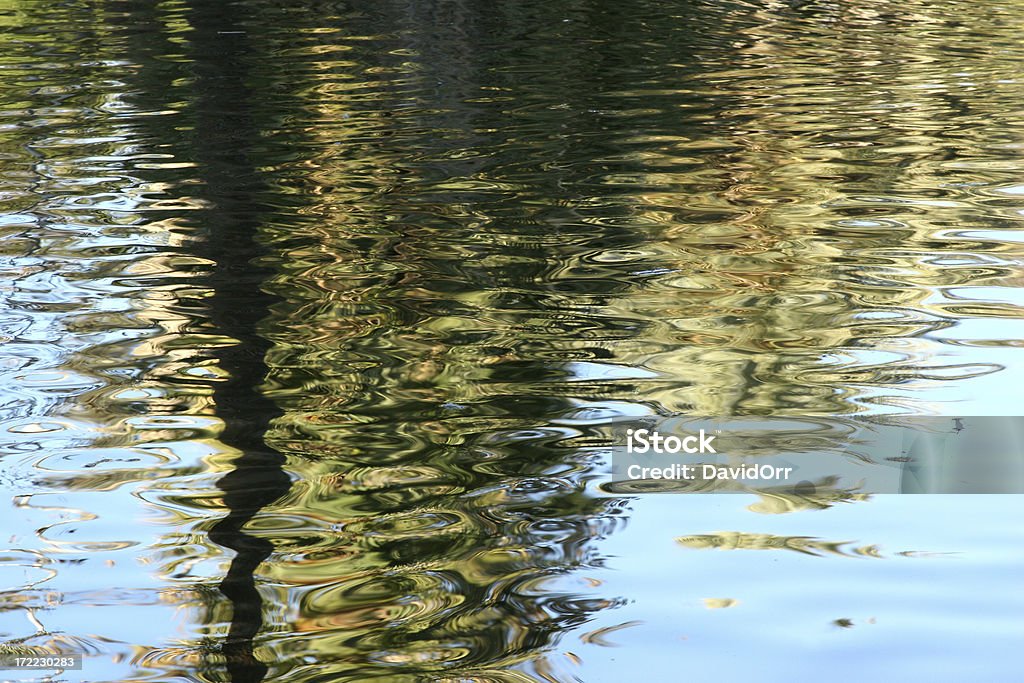 Rizado reflejo de agua - Foto de stock de Abstracto libre de derechos