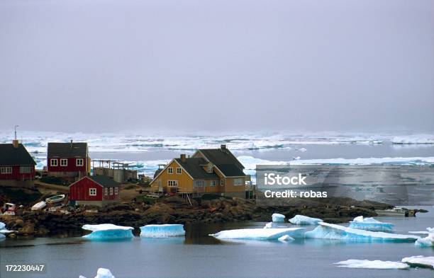 Icy Villaggio In Groenlandia - Fotografie stock e altre immagini di Circolo Artico - Circolo Artico, Groenlandia, Pack