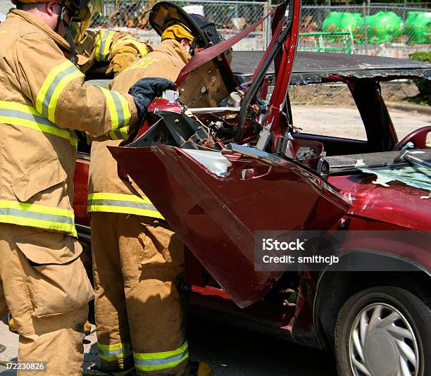 Incidente Stradale - Fotografie stock e altre immagini di Automobile - Automobile, Cadavere, Adulto