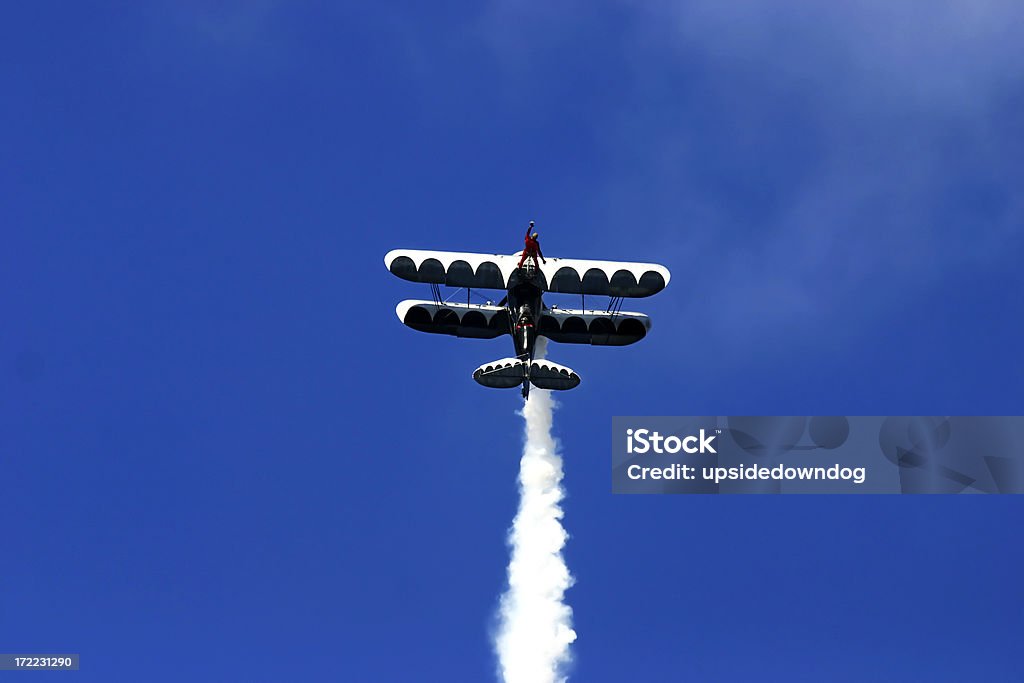 Авиашоу Серия № 4: Wingwalker - Стоковые фото Авиационное крыло роялти-фри