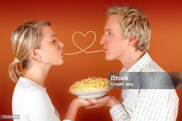 Pasta De Amor Foto de stock y más banco de imágenes de Símbolo en forma de corazón - Símbolo en forma de corazón, Pasta, Espagueti