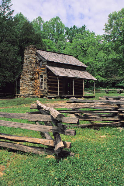 istock John Oliver's Cabin - Smoky Mountains 172232104