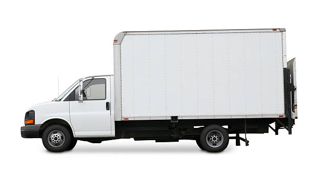 белый доставки автомобиля изолированных на белом фоне - truck commercial land vehicle white blank стоковые фото и изображения