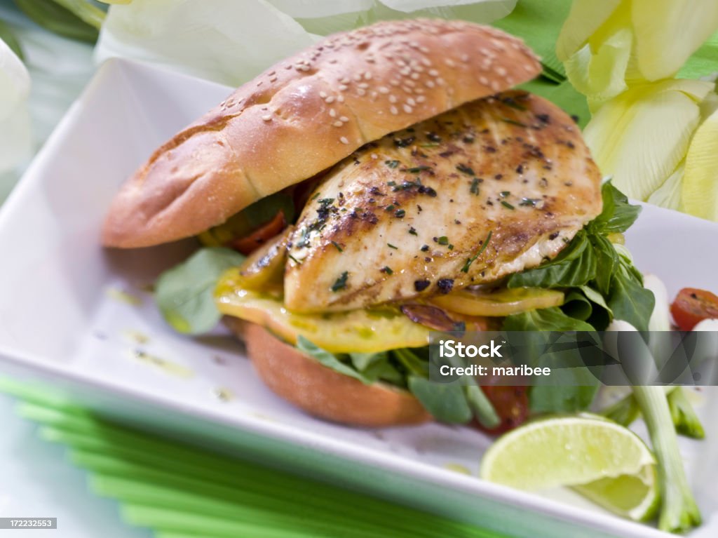 Panino di Petto di pollo - Foto stock royalty-free di Petto di pollo