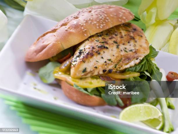 Panino Di Petto Di Pollo - Fotografie stock e altre immagini di Petto di pollo - Petto di pollo, Panino ripieno, Alimentazione sana