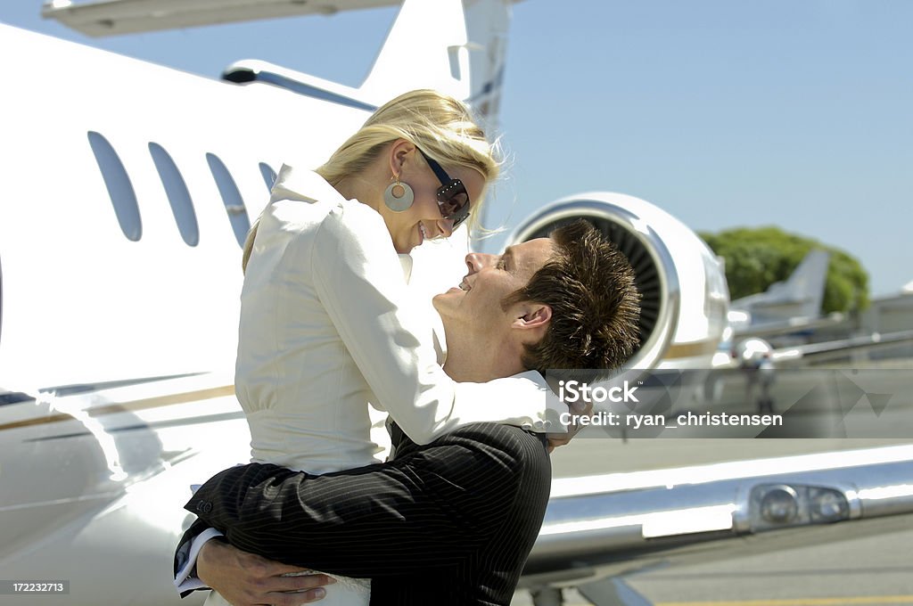 Travel-Uomo d'affari e donna in jet privato - Foto stock royalty-free di Organizzazioni aziendali