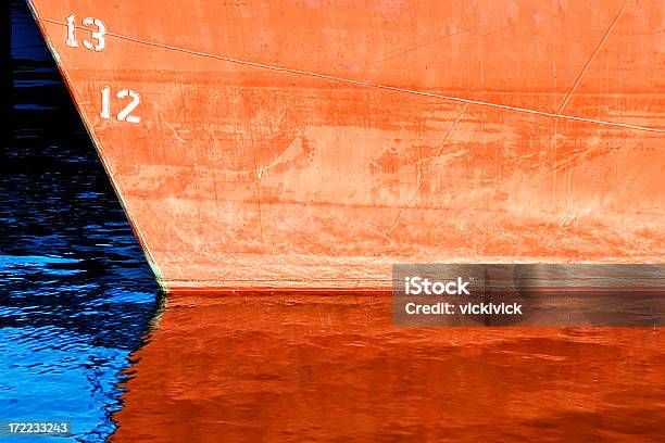 Strahlend Orange Boot Und Seine Spiegelung Stockfoto und mehr Bilder von Makrofotografie - Makrofotografie, Hafen, Marine