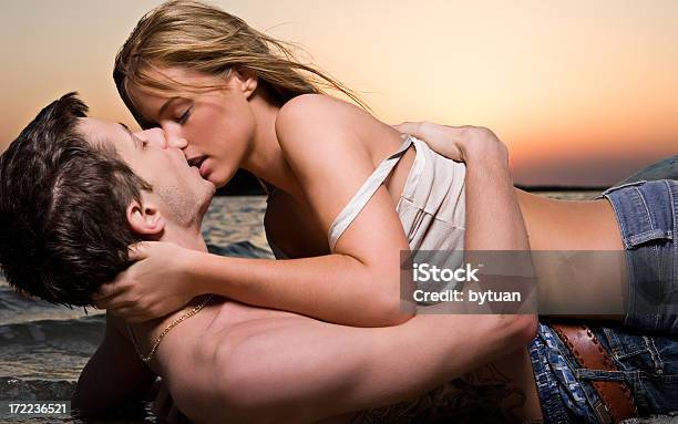 Il Sole Bacio - Fotografie stock e altre immagini di Sensualità - Sensualità, Passione, Temi legati alla sessualità