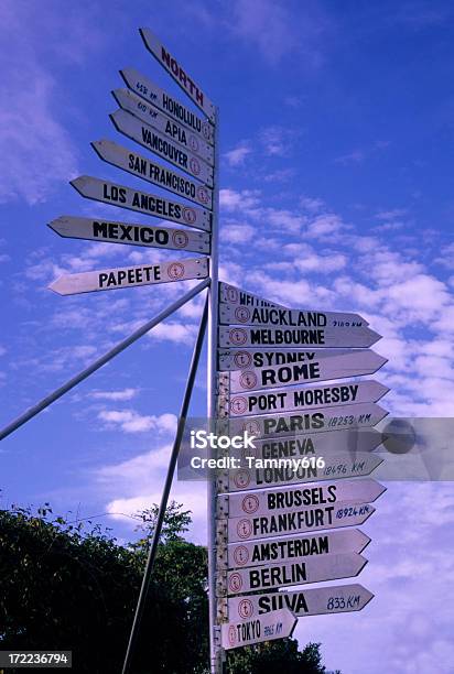 Señal De Viajes Internacionales Foto de stock y más banco de imágenes de Suva - Suva, Ayuda, Blanco - Color