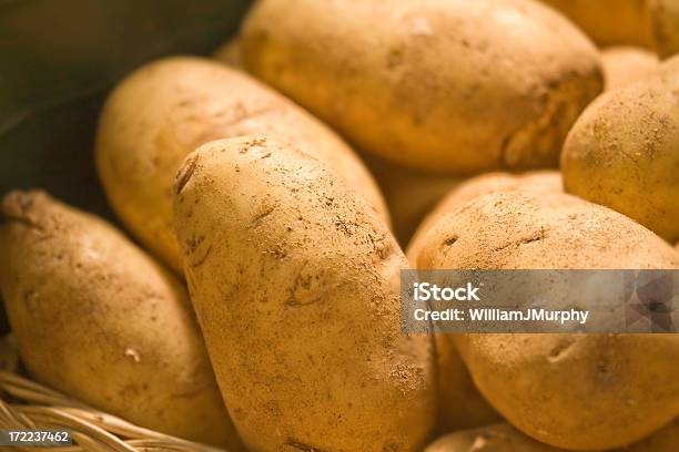 Foto de Cesta De Batata e mais fotos de stock de Agricultura - Agricultura, Alimentação Saudável, Batata - Tubérculo