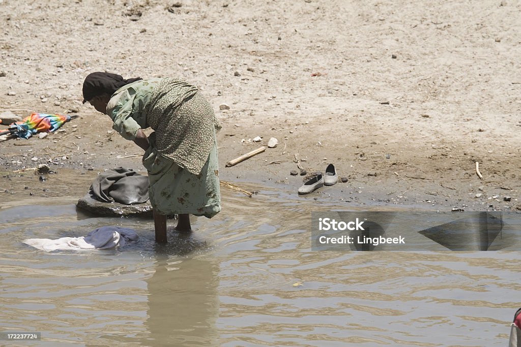 African vida e de lavanderia para o rio - Foto de stock de Anti-higiênico royalty-free