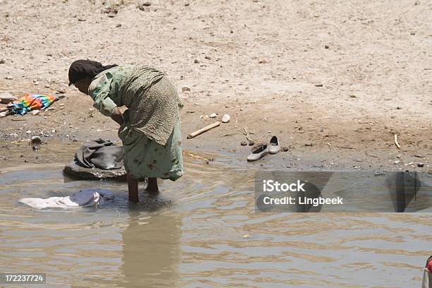 Foto de African Vida E De Lavanderia Para O Rio e mais fotos de stock de Anti-higiênico - Anti-higiênico, Sujo, África