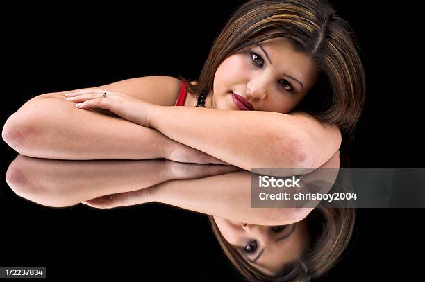 Auf Reflexion Stockfoto und mehr Bilder von Braune Augen - Braune Augen, Braunes Haar, Dick