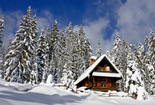 Wind-skewed wooden hut in front of Leutascher Drei-Torspitzen 2682m/2634 m, Wetterstein Mountains, Austria in winter