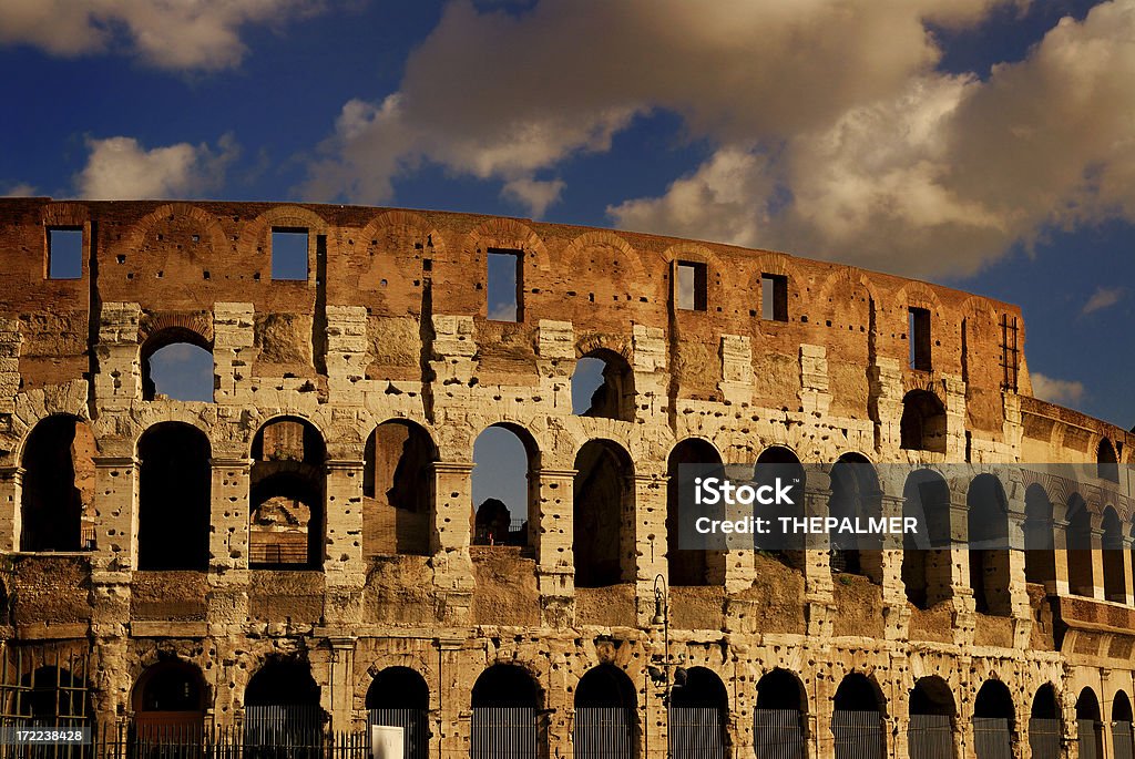 Romano Colosseo - Foto stock royalty-free di Capitali internazionali