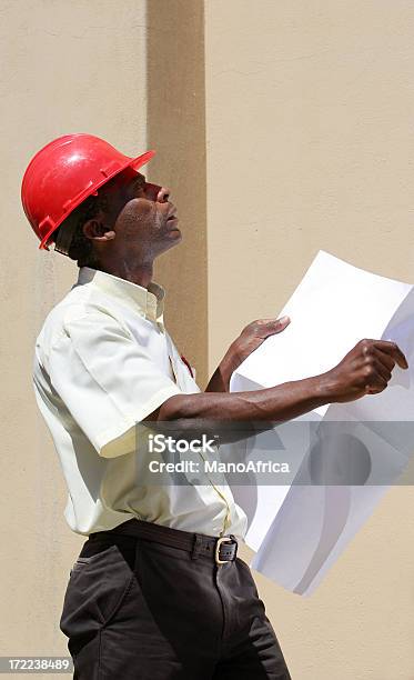 Afrikanischer Konstruktion Foreman Einem Stockfoto und mehr Bilder von Afrika - Afrika, Afrikanischer Abstammung, Arbeiten