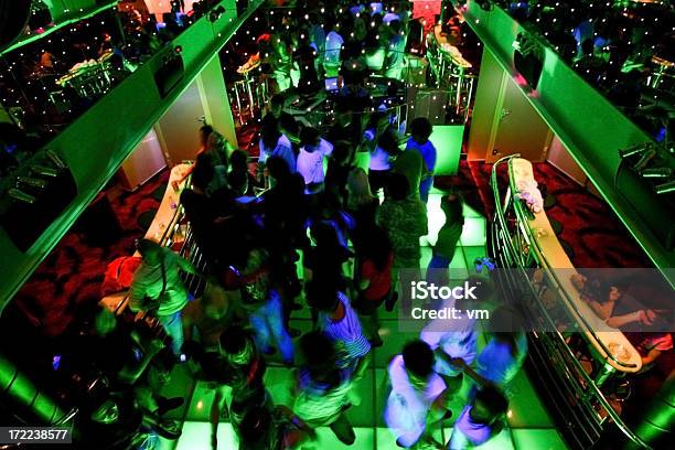 Foto de Multidão De Dança Da Discoteca e mais fotos de stock de Festa - Festa, Multidão, Cortejar