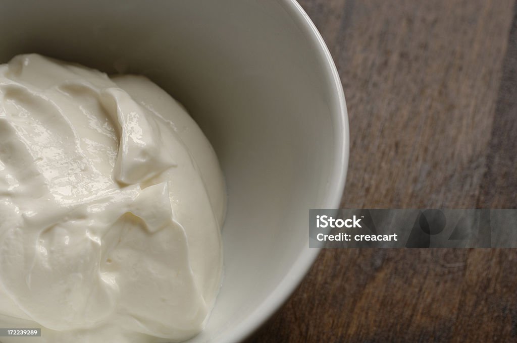 Pote de iogurte natural - Foto de stock de Iogurte royalty-free