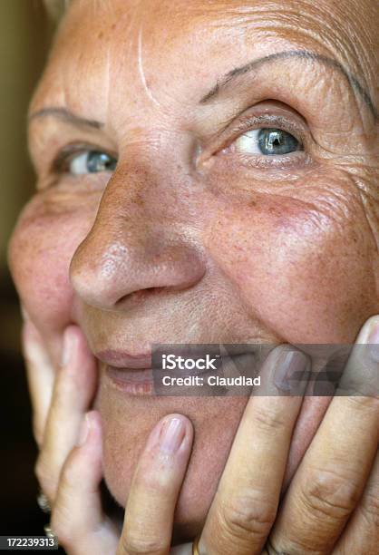 Felice Donna Senior - Fotografie stock e altre immagini di 55-59 anni - 55-59 anni, 60-64 anni, Adulto