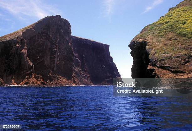 Split Rock Foto de stock y más banco de imágenes de Acantilado - Acantilado, Agua, Aire libre