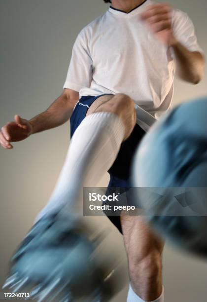 Footballspieler Stockfoto und mehr Bilder von Aktivitäten und Sport - Aktivitäten und Sport, Bewegung, Bewegungsunschärfe