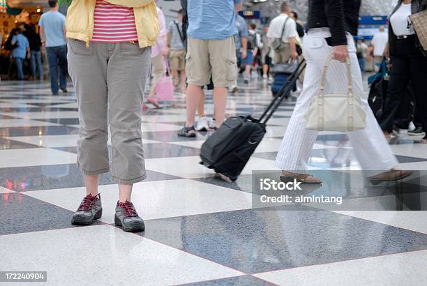 Los Viajeros Del Aeropuerto Foto de stock y más banco de imágenes de Actividad - Actividad, Adulto, Aeropuerto