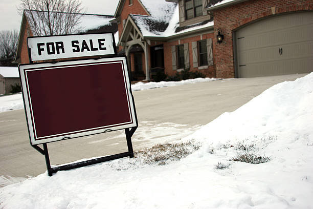 istock Home For Sale In Winter 172241272