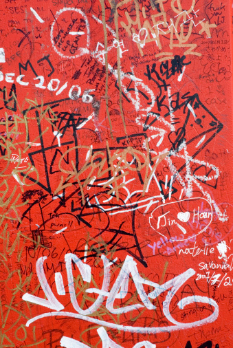 Graffiti on a metal surfaceCheck out the lightbox bellow for more texture images: