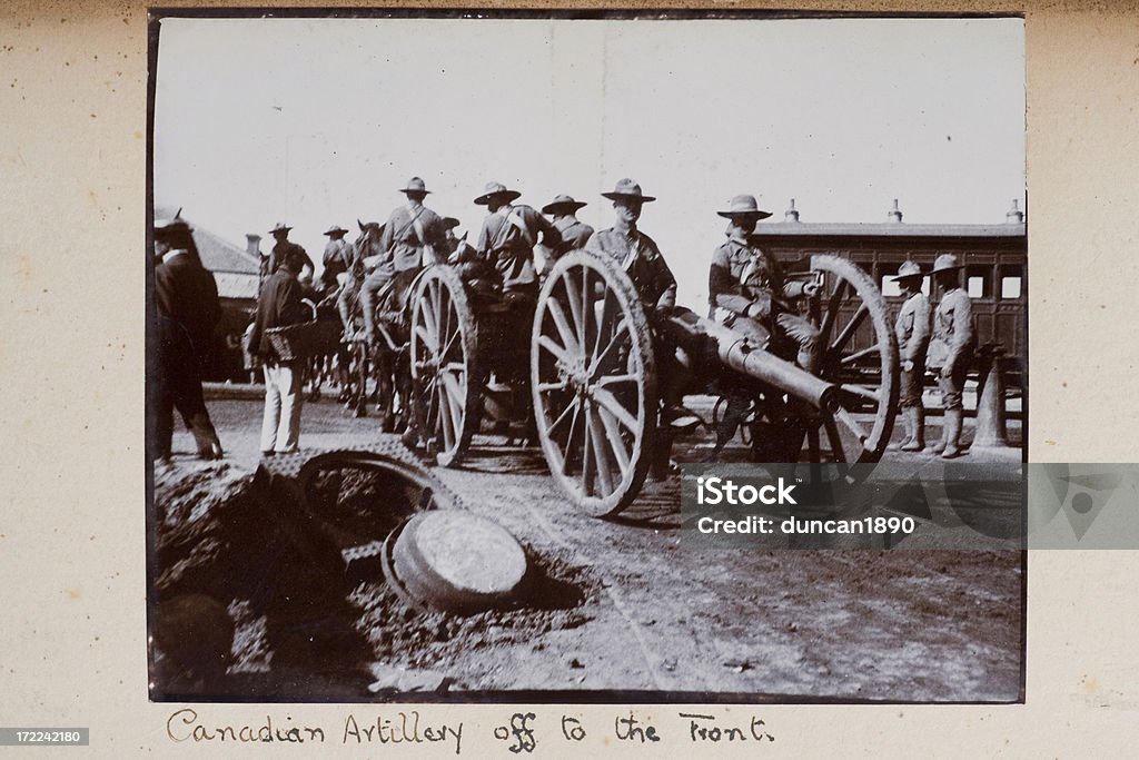 Kanadyjskie artillery zniżki na przodzie - Zbiór zdjęć royalty-free (Antyczny)