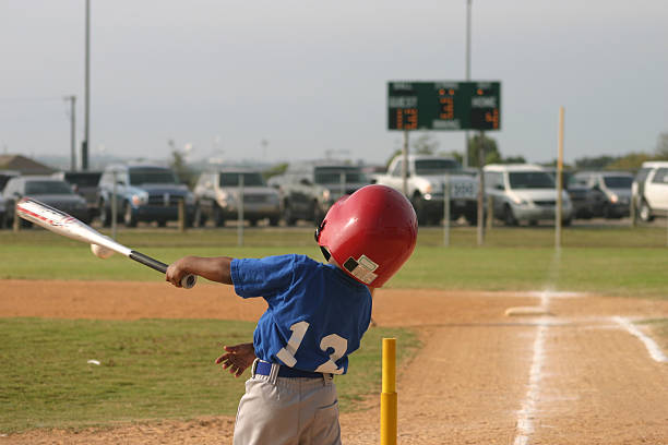 balanço de execução inicial - baseball hitting batting home run imagens e fotografias de stock