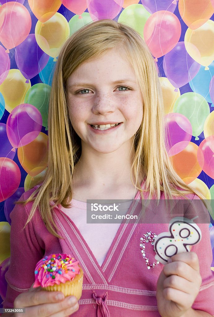 Chica de cumpleaños - Foto de stock de 8-9 años libre de derechos