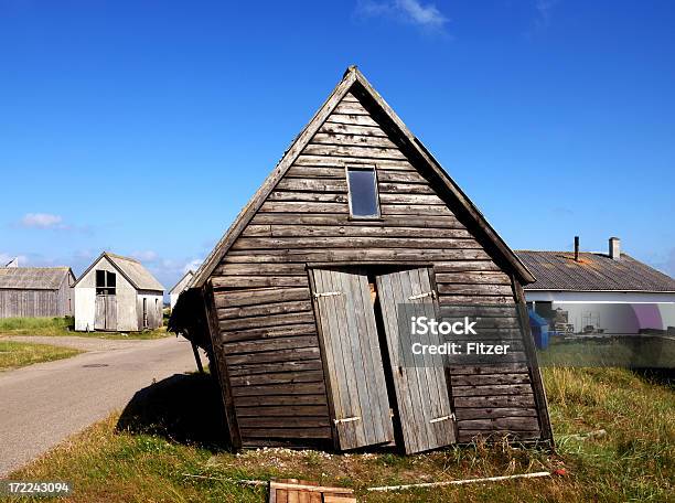 Foto de Sou Embriagado e mais fotos de stock de Casa - Casa, Enviesado, Acabado