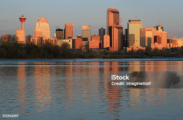 Skyline De Calgary Alberta Canadá - Fotografias de stock e mais imagens de Alberta - Alberta, Ao Ar Livre, Arranha-céu