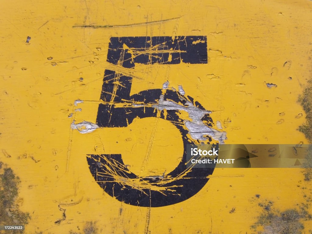 painted wooden wall with number - Lizenzfrei Zahl 5 Stock-Foto