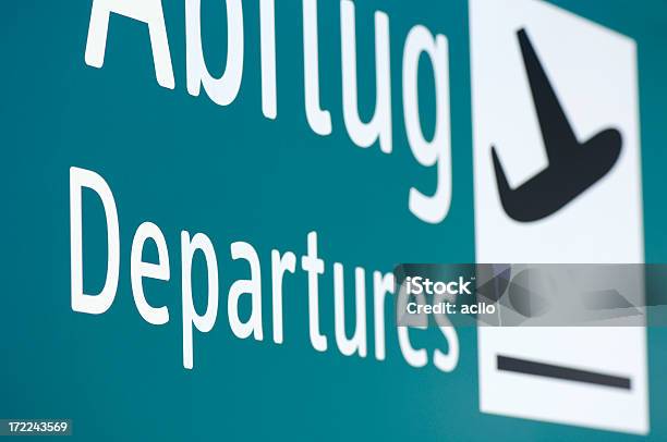 Abreise Schild Am Flughafen Stockfoto und mehr Bilder von Abheben - Aktivität - Abheben - Aktivität, Abschied, Blau