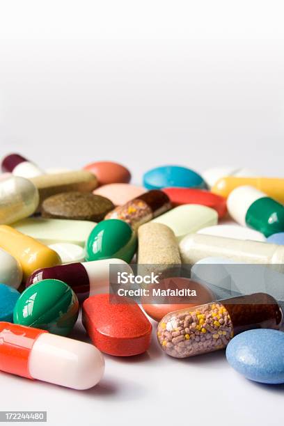 Verschiedene Tabletten Stockfoto und mehr Bilder von Antibiotikum - Antibiotikum, Bunt - Farbton, Drogenmißbrauch - Suchtmittel-Abhängigkeit