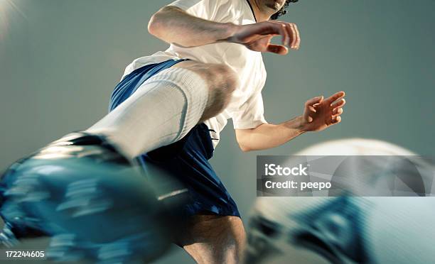 Football Piłkarz - zdjęcia stockowe i więcej obrazów Piłka nożna - Sport drużynowy - Piłka nożna - Sport drużynowy, Rozmazanie ruchu, Piłka nożna - Piłka