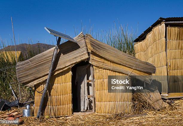 Energii Słonecznej Na Jezioro Titicaca - zdjęcia stockowe i więcej obrazów Panel słoneczny - Panel słoneczny, Peru, Energia słoneczna