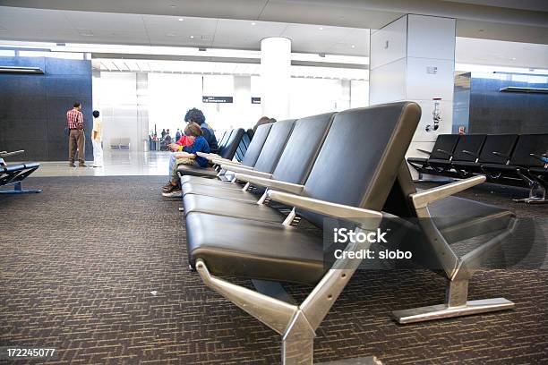 Aeroporto De Lobby - Fotografias de stock e mais imagens de Aeroporto - Aeroporto, Assento, Átrio - Caraterística de Construção