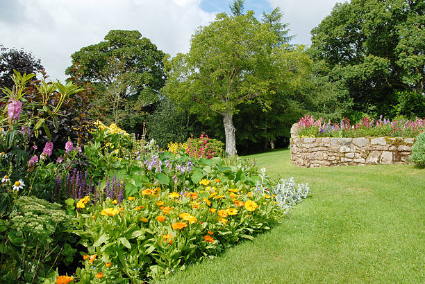 istock English garden 172245296