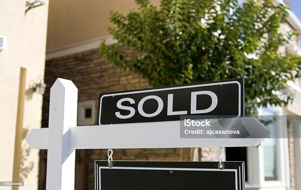 A real estate sign saying sold http://farm1.static.flickr.com/225/445831233_53fb240d2b.jpg Selling Stock Photo