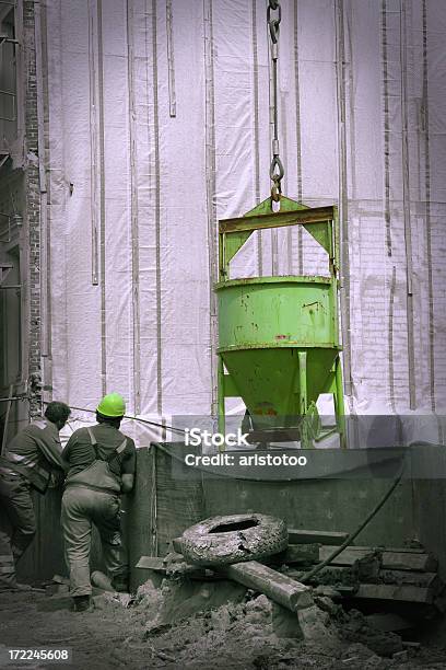 Sitio De Construcción Demolición Foto de stock y más banco de imágenes de Silo - Silo, Solar de construcción, Cubilote para vertido de hormigón