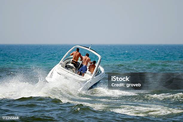 Motorboot Auf Lake Michigan Stockfoto und mehr Bilder von Wasserfahrzeug - Wasserfahrzeug, Geschwindigkeit, See