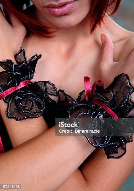 Bailarín De Ballet Con Rouses Negro Foto de stock y más banco de imágenes de Adulto - Adulto, Arte cultura y espectáculos, Bailar