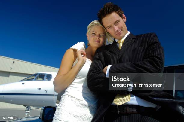 여행남녀 직장인 다음 개인 제트기 개인 비행기에 대한 스톡 사진 및 기타 이미지 - 개인 비행기, 귀여운, 기업 비즈니스