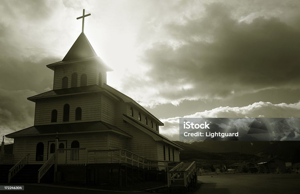 Aquí es la iglesia. - Foto de stock de Aguja - Chapitel libre de derechos