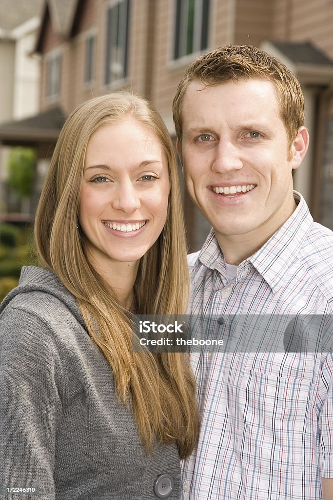 Retrato de pareja en casa, linda, atractivo, - Foto de stock de 18-19 años libre de derechos